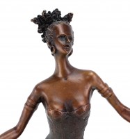 Erotic Girl Layla - Female Rope Skipper by Milo - Erotic Bronze