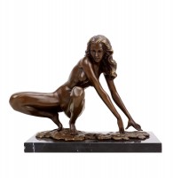 Erotic Sculpture - Crouching Amazon - Bronze Erotic Nude - Signed Césaro
