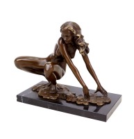 Erotic Sculpture - Crouching Amazon - Bronze Erotic Nude - Signed Césaro